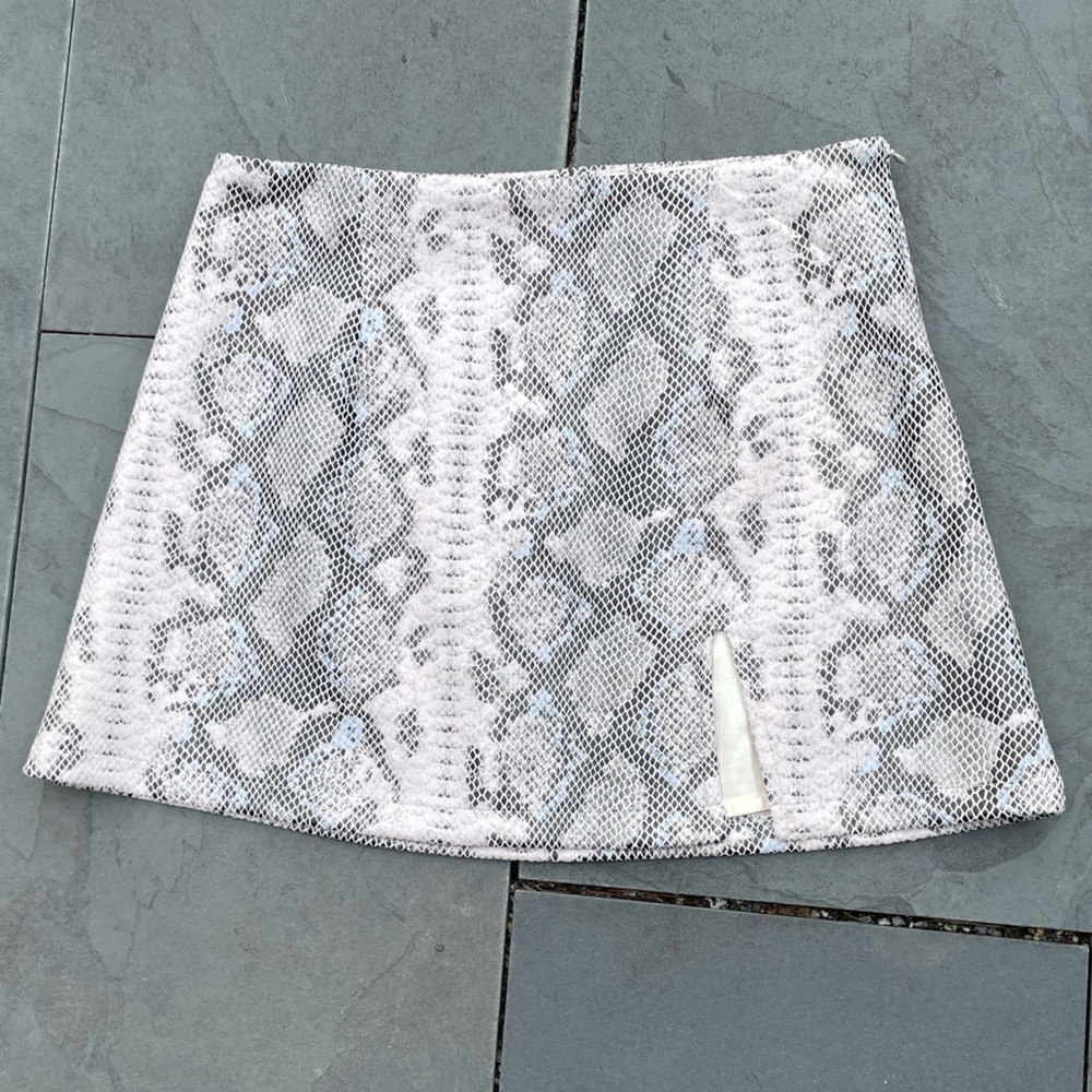 Olivaceous faux snakeskin mini skirt‎ size Large